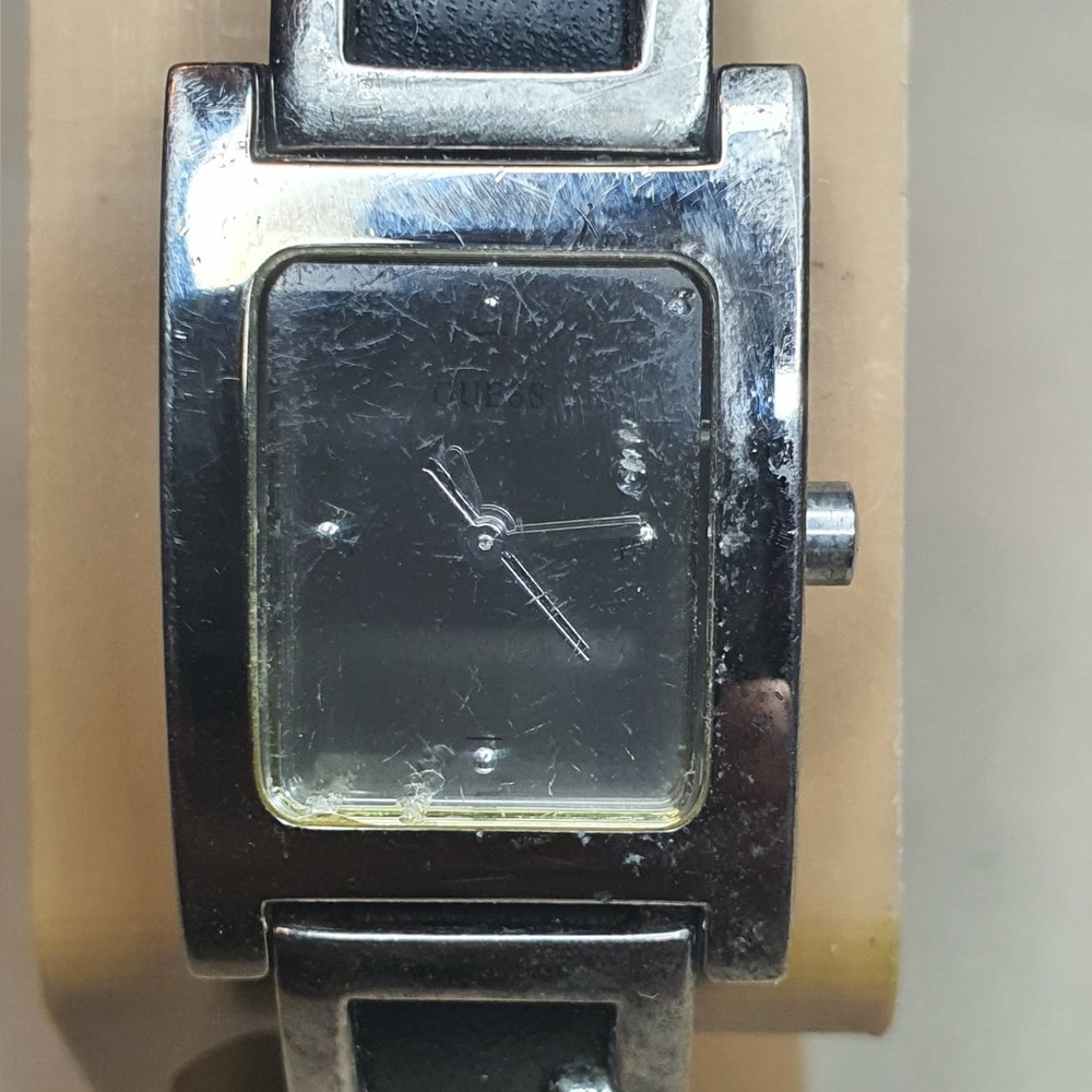 🦋10/$20🦋 Vtg Guess Silver Leather Women's Tank Watch